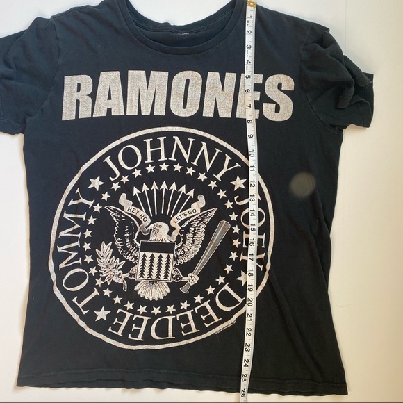 RAMONES VINTAGE BAND T-SHIRT - Picture 5 of 6